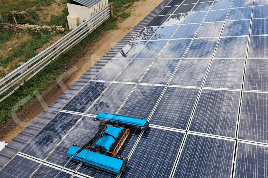 Nettoyage de champs solaires